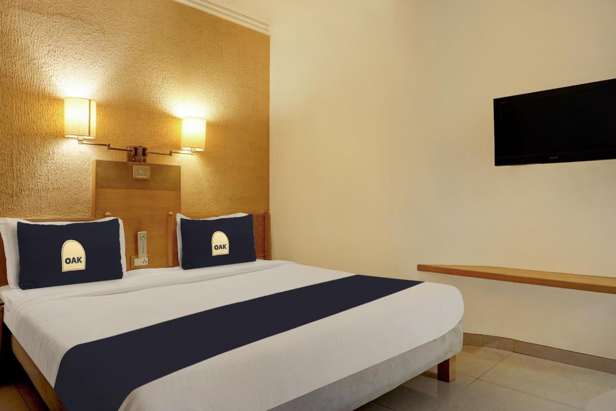 Townhouse Oak Orchard Hotel Pune Esterno foto
