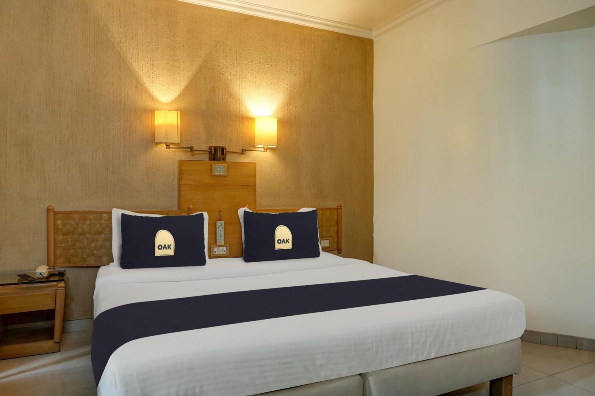 Townhouse Oak Orchard Hotel Pune Esterno foto